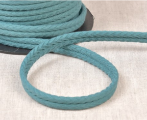 Double passepoil chevron 550 vert amande C63 10mm 100% coton le mètre
