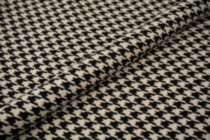 Petit NOIR BIEGE laize 143cm effet mohair pied de poule 214.03 100000 tours