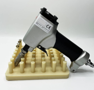 Pistolet pneumatique à clous décoratifs +Support GPISPNEU